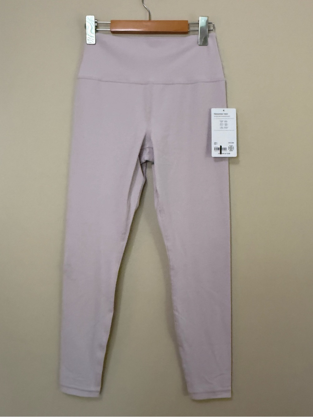 Athleta Transcend 7/8 Tight Medium NWT! Buttery Soft! Light Pink